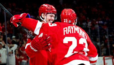 Red Wings Coach "Not Worried" About Raymond, Seider RFA Extensions