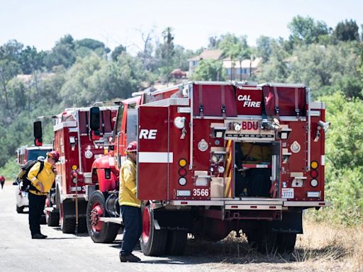 New Lake Elsinore brush fire stopped at 64 acres