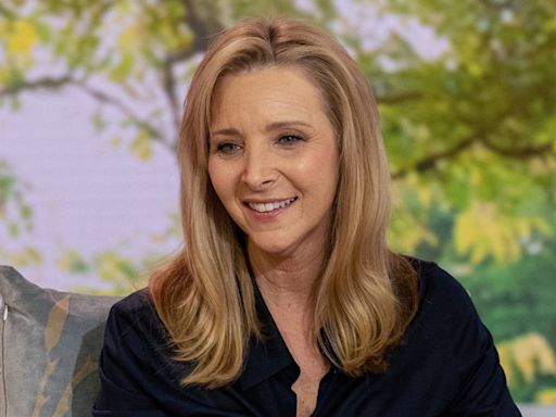 Lisa Kudrow clears air on hating studio audience laughter while taping 'Friends'