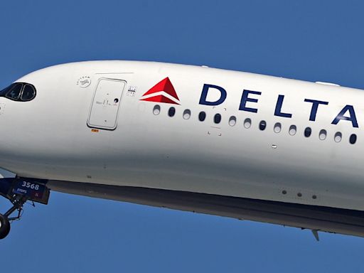 Lightning strike forces Delta flight to Rome to return to Boston