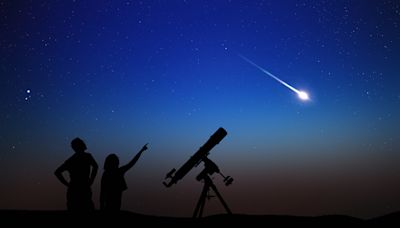 Double meteor shower zooming over southern US states tonight