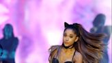 Ariana Grande rinde homenaje a las víctimas de Manchester de 2017