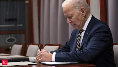 Biden's decision to drop out crystallized Sunday. His staff knew one minute before the public did