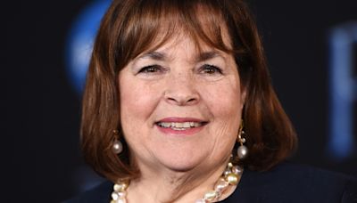 Ina Garten's Clever Tip That Makes Cutting Corn On The Cob Less Messy
