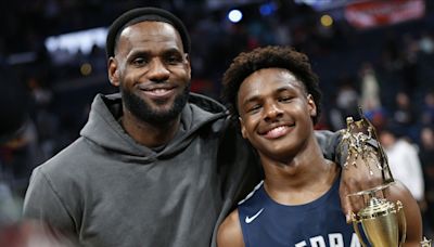 專欄作家Zach Lowe 預測 Bronny James將在湖人開幕戰與老爸並肩作戰