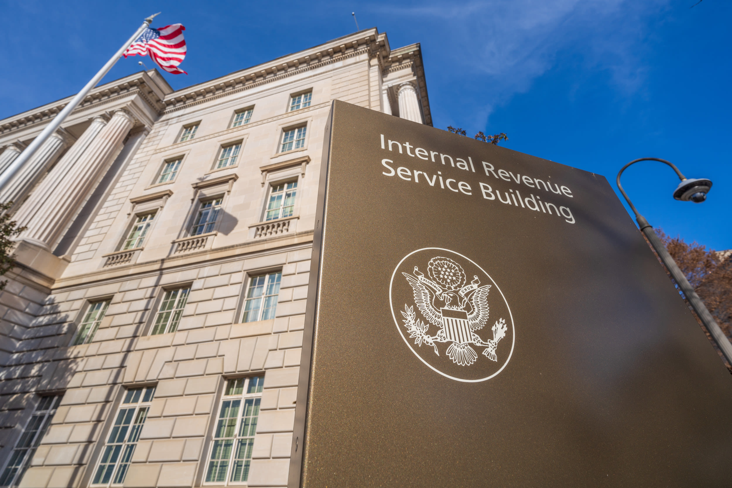 IRS sends deadline reminder to thousands of Americans abroad