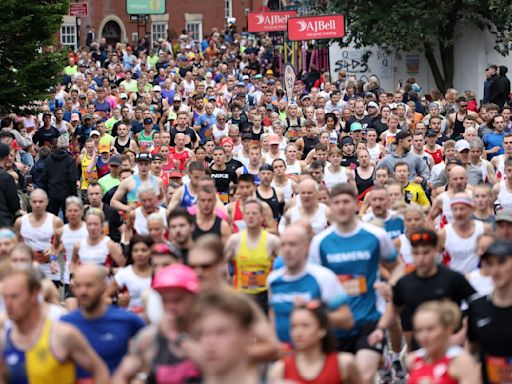 Man dies after collapsing at Great Manchester Run | ITV News