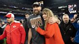 Romance de Swift y Kelce previo al Super Bowl desata teorías de la conspiración