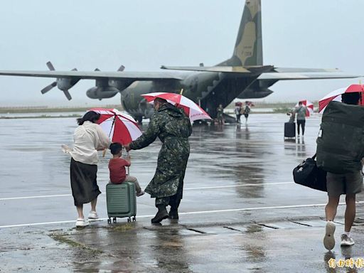 2900多名旅客滯留金門 國防部出動16架次 C-130運輸機登「門」疏運