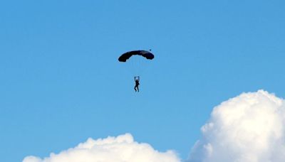 Belgique : Une femme de 65 ans meurt lors d’un saut d’initiation au parachute
