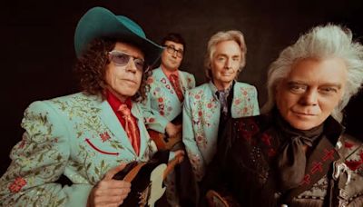Marty Stuart and his Fabulous Superlatives play Paramount Theatre in downtown Rutland
