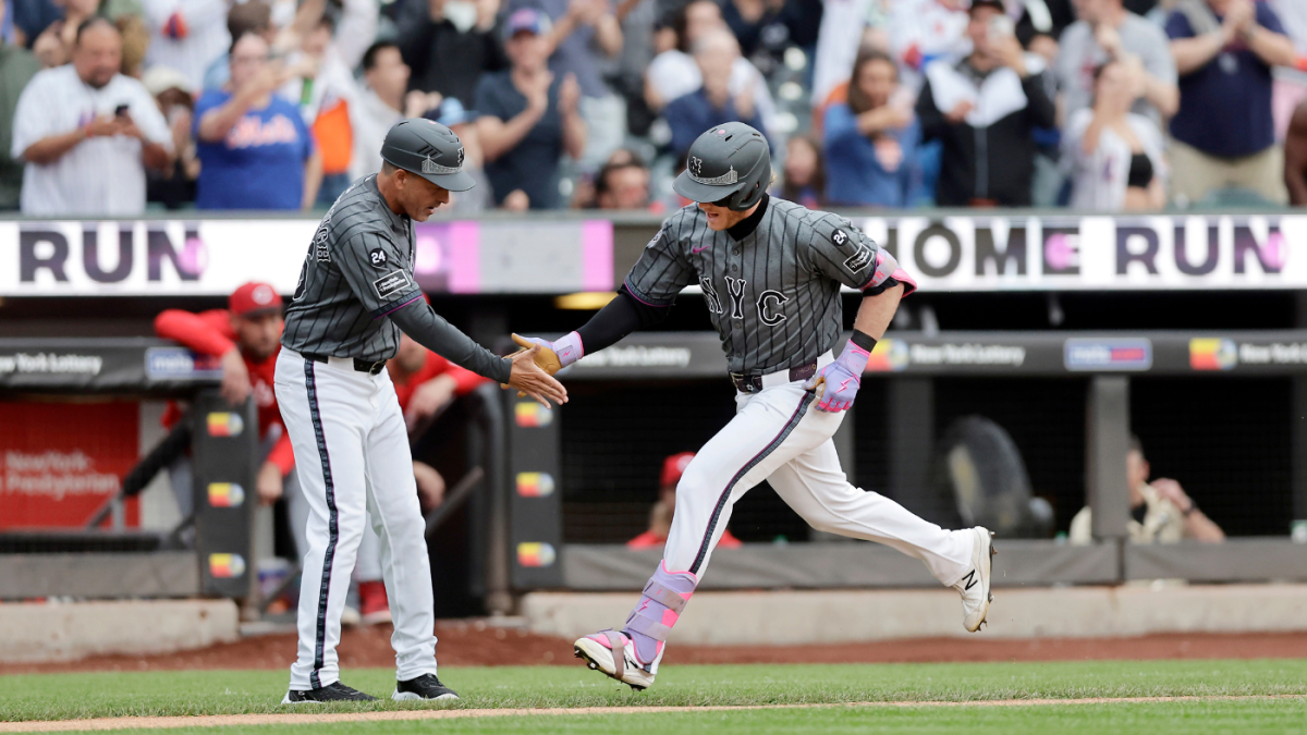 Mets win ninth consecutive vs. Reds, will enter Sunday with sole possession of playoff spot