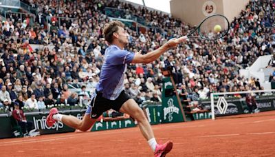 French Open bans alcohol in stands after tennis fan allegedly spits at player