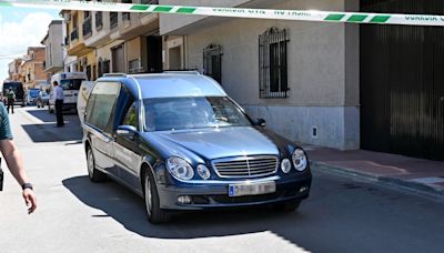 Entierran en la más estricta intimidad a los niños asesinados por su abuelo en Huétor Tájar, Granada