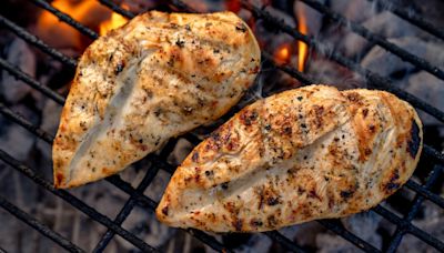 We Asked A Chef: Always Use A Charcoal Grill For The Juiciest Chicken