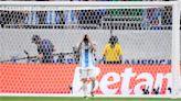 Video: así fue la reacción de Antonela Roccuzzo cuando Lionel Messi erró el penal ante Ecuador
