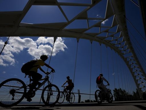 Cycling advocates warn of 'crisis' after latest rider killed on Toronto street