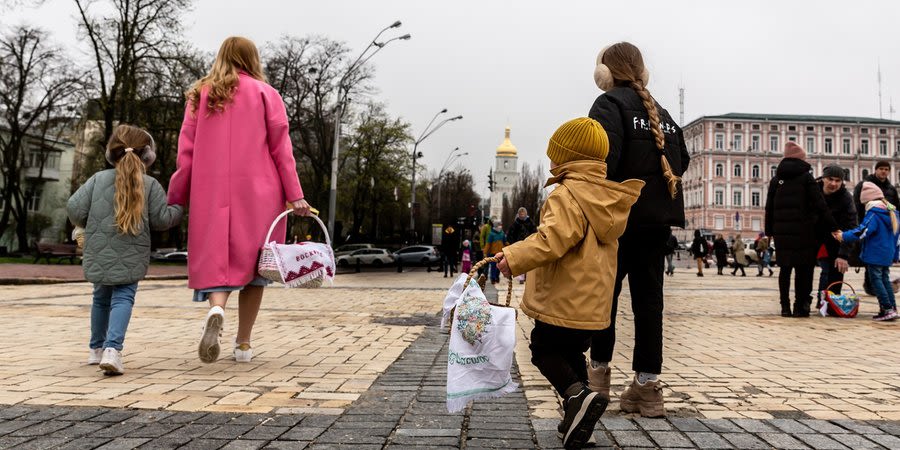 Curfew hours remain in place in Kyiv for Easter, believers urged to stay at home and watch services online