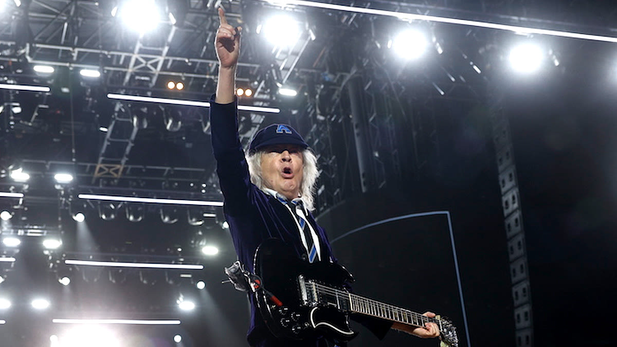 AC/DC Achieve Their First Diamond-Certified Song in US with “Thunderstruck”