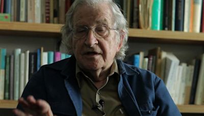 Noam Chomsky está se tratando no Brasil há cerca de um ano, após sofrer AVC | GZH
