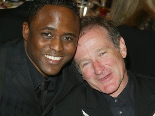 Wayne Brady recalls emotional moment with Robin Williams, shares how his 'hero' helped him step into his truth