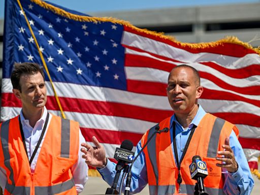 Deluzio and Jeffries spotlight Biden infrastructure law results at Pittsburgh airport