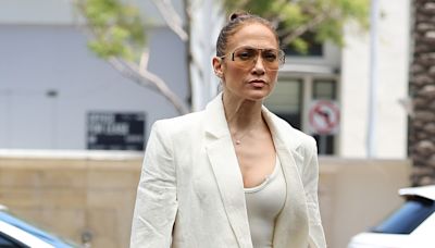 Jennifer Lopez Grabbed Lunch With Ben Affleck's Daughter While Wearing a Linen Suit