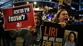 Al menos dos detenidos en las protestas contra el Gobierno de Israel frente a la casa de Benny Gantz