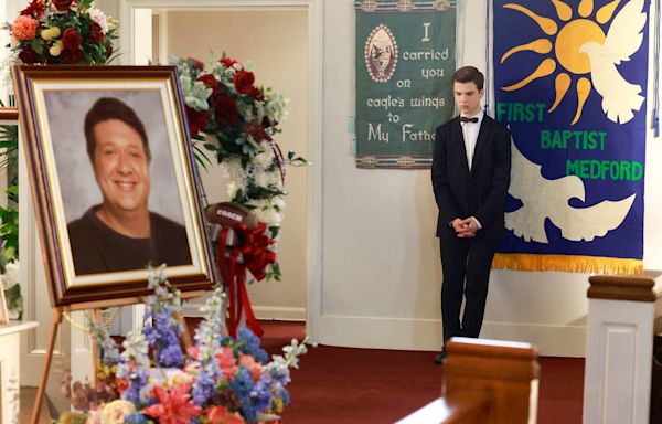 Young Sheldon Star Lance Barber Had Sneaky Cameo During George Cooper's Funeral