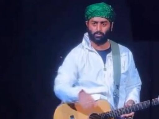 Arijit Singh apologises to female fan; schools security for holding her neck: ‘Not fair to grab somebody like that’