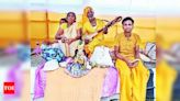 Bengal Baul singers enthral devotees at Ambubachi Mela | Guwahati News - Times of India