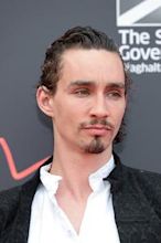 Robert Sheehan