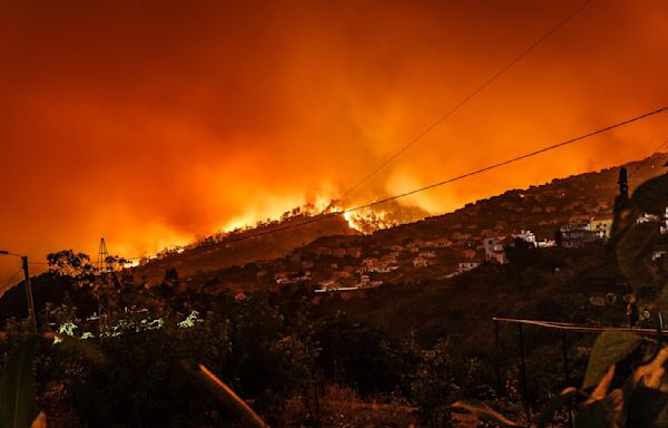 Evacuation Efforts Continue as Airport Fire Expands in Trabuco Canyon - Canyon News