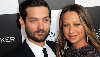 Ex-esposa de Tobey Maguire defende astro de 'Homem-Aranha' após rumores de namoro com modelo quase 30 anos mais nova: 'Estava ajudando uma amiga'