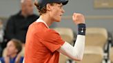 Sinner encadena una décima victoria en Grand Slam camino de los octavos de Roland Garros