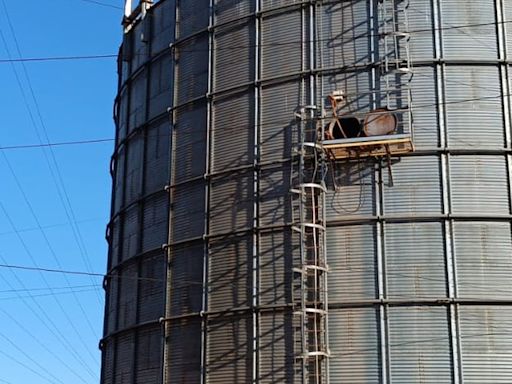 La Nación / Santa Fe del Paraná: trabajador de silo falleció al caer en la tubería