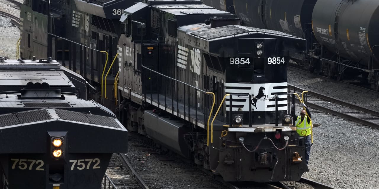 Norfolk Southern shares down 3.2% after split decision in board battle