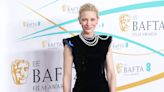 Exclusivo, artesanal y sostenible: los secretos del fabuloso collar de Cate Blanchett en los BAFTA