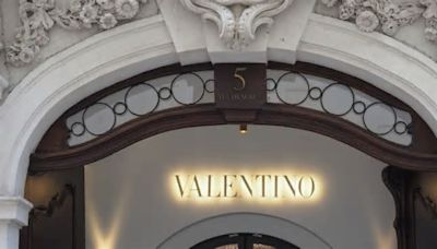 Valentino: 8 datos para conocer a la maison y su fundador