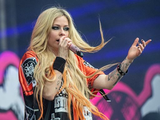 Avril Lavigne: la conspiración, la desaparición y el renacer de la estrella que relató la rebeldía de la generación millennial