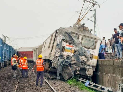 Jharkhand Train Accident Today Live: Two Killed, 20 Injured As 18 Coaches Of Howrah-Mumbai Derail