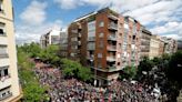 Spanish PM's supporters turn out and beg him to stay