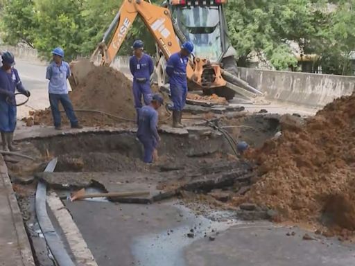 Abastecimento de água nos cinco bairros de Salvador após abertura de cratera na Via Expressa é regularizado