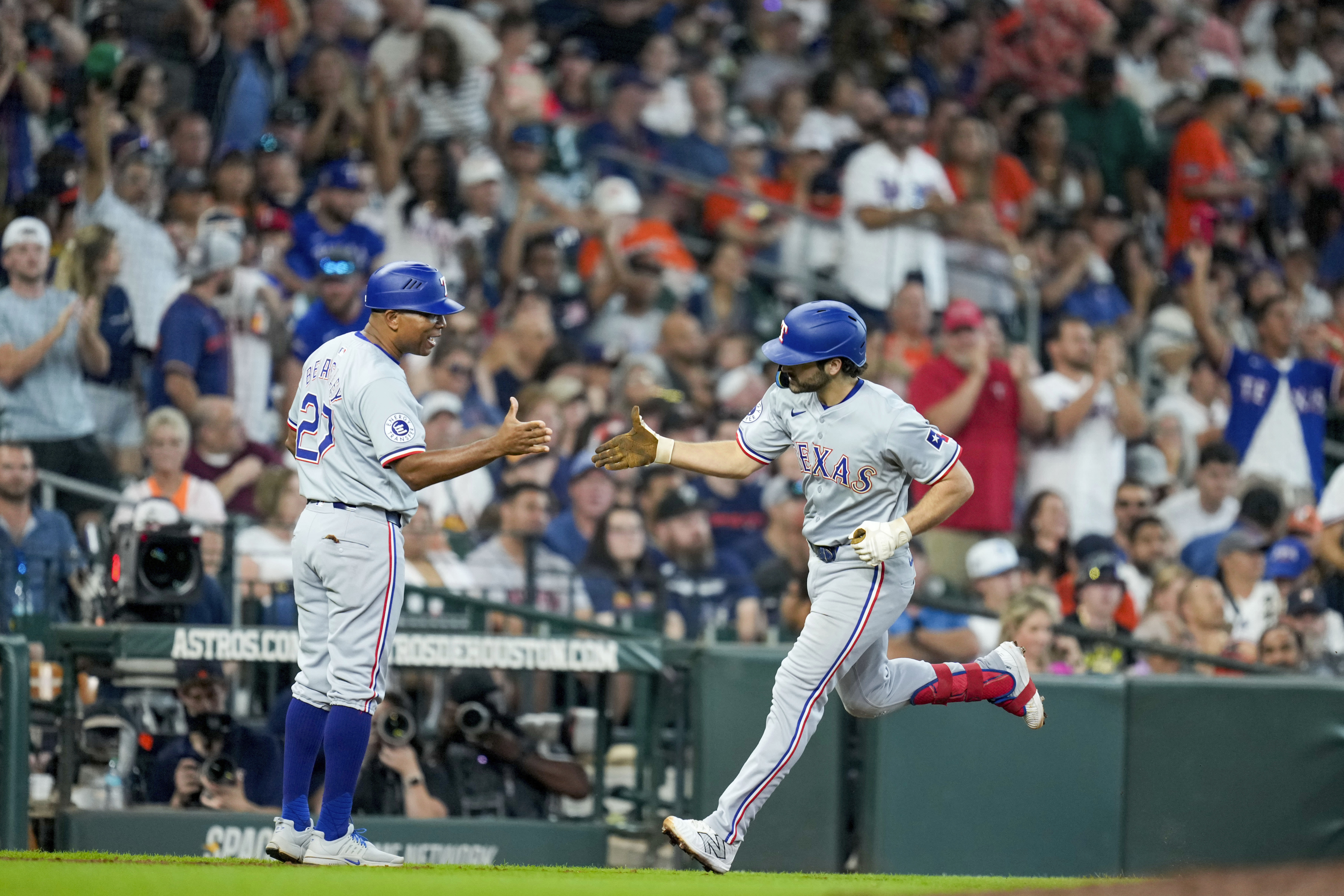 Josh Smith hits 2 two-run homers to lead Rangers to 4-2 win over Astros