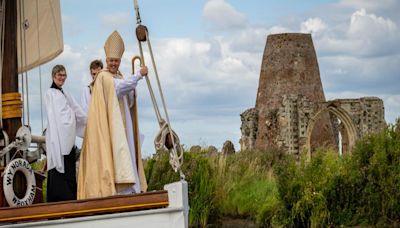 Historic river boat arrival sets scene for annual open-air service