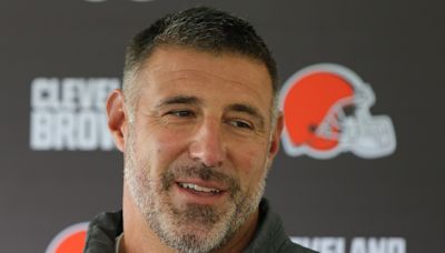 Mike Vrabel comes full circle with the Browns: From eating dog bones to helping the Dawgs eat