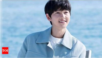 Song Joong-ki spotted enjoying family time in park; Requests privacy for wife and son | - Times of India