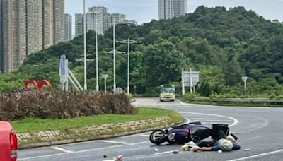 將軍澳電單車疑路滑失控 鐵騎士墮地受傷送院