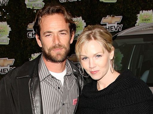 Jennie Garth Shares How Her Clothing Line Honors the Late Luke Perry