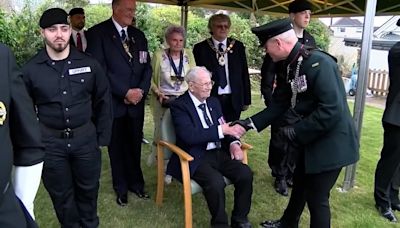 Second World War veteran, 98, finally receives medals 80 years later